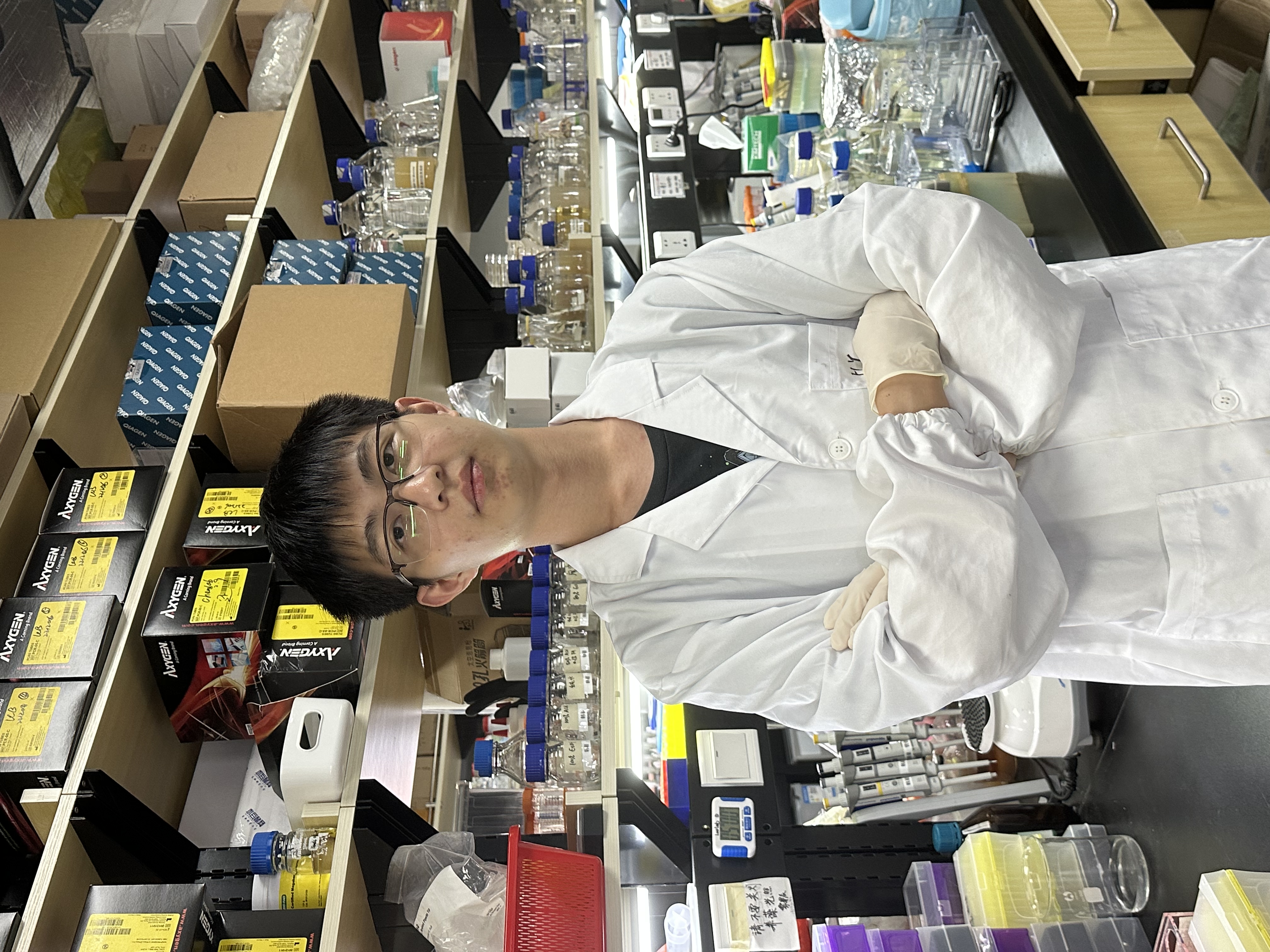 Yan Huang